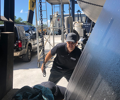 Working in Derecktor Shipyard, Fort Lauderdale, mobile hydraulic stabilizer repair
