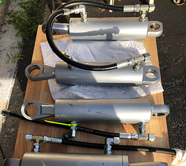 Yacht Hose Doctor repairs hydraulic cylinders and rams